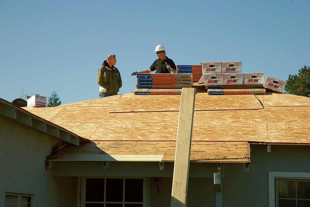 Pro Roof: Always Call Contractors For Help